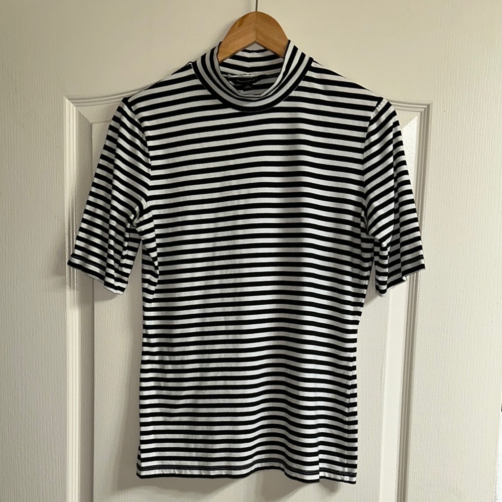 Banana Republic Black and White Short Sleeve Striped Tee